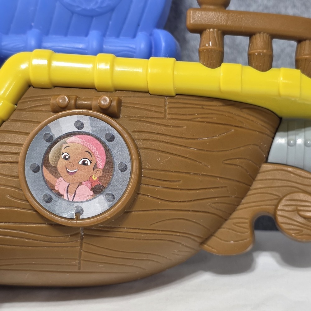 Disney Jake & the Never Land Pirates Ship Bathtub Playset w/ Jake figure - Picture 2 of 14